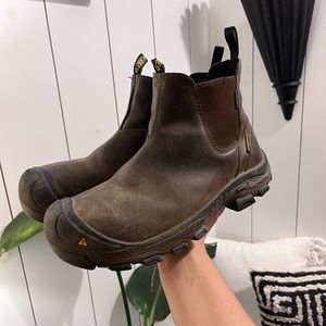 Mens Keen waterproof steel toe boots size 9.5